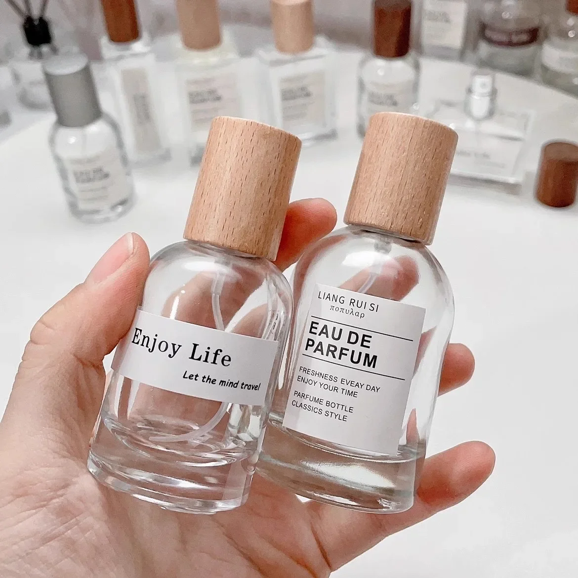 Misting Bottle Fine - 30/50 ミリリットルガラス香水瓶スプレーボトル木製キャップファインミストサブボトルディスペンサーアトマイザー旅行必須化粧品容器